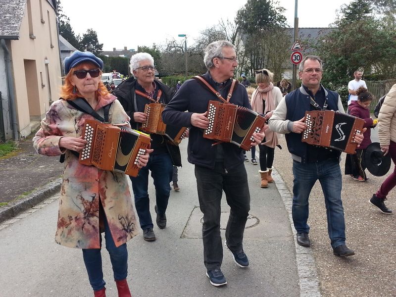 2019/03 - Carnaval de l'école publique à la Chapelle des Ftz