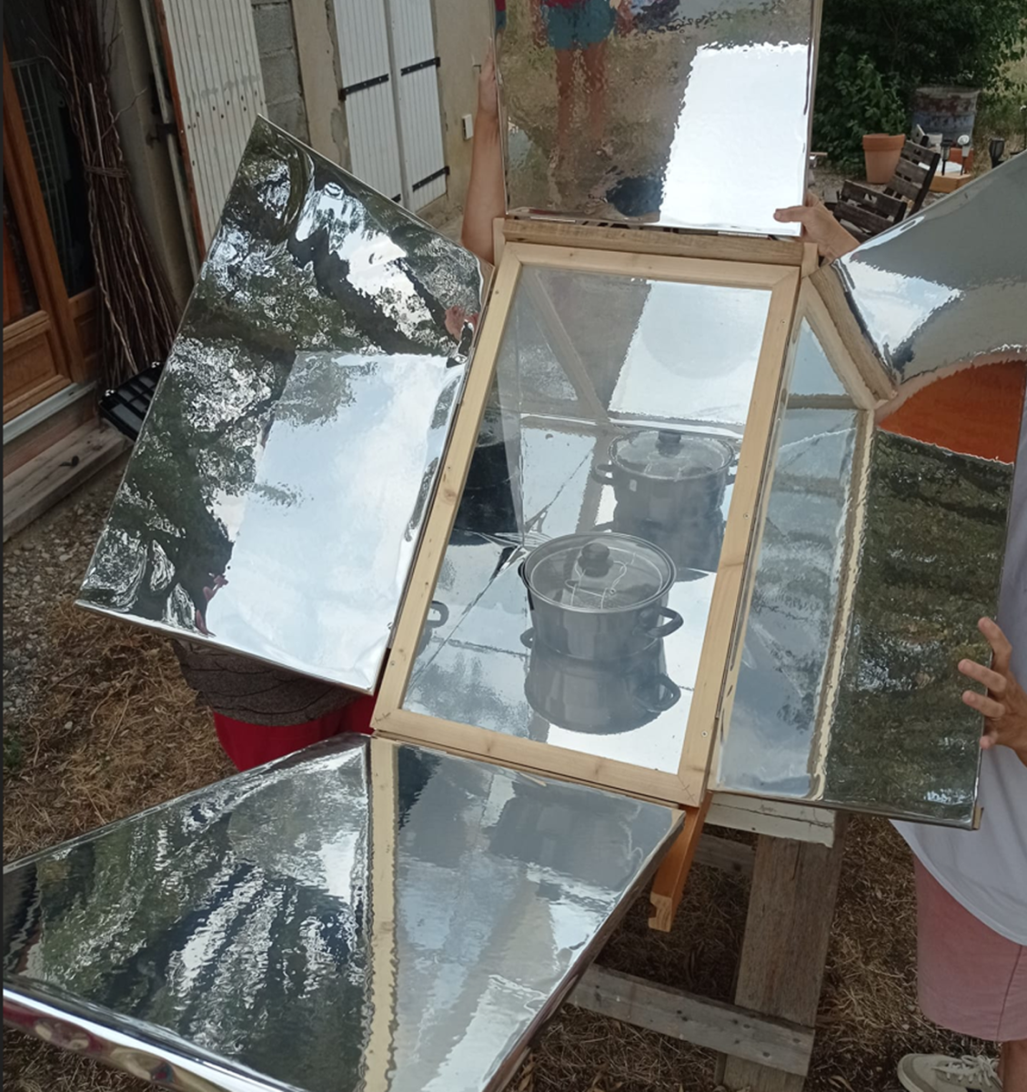 Marcel, four solaire construit lors de l'atelier RéAGIR