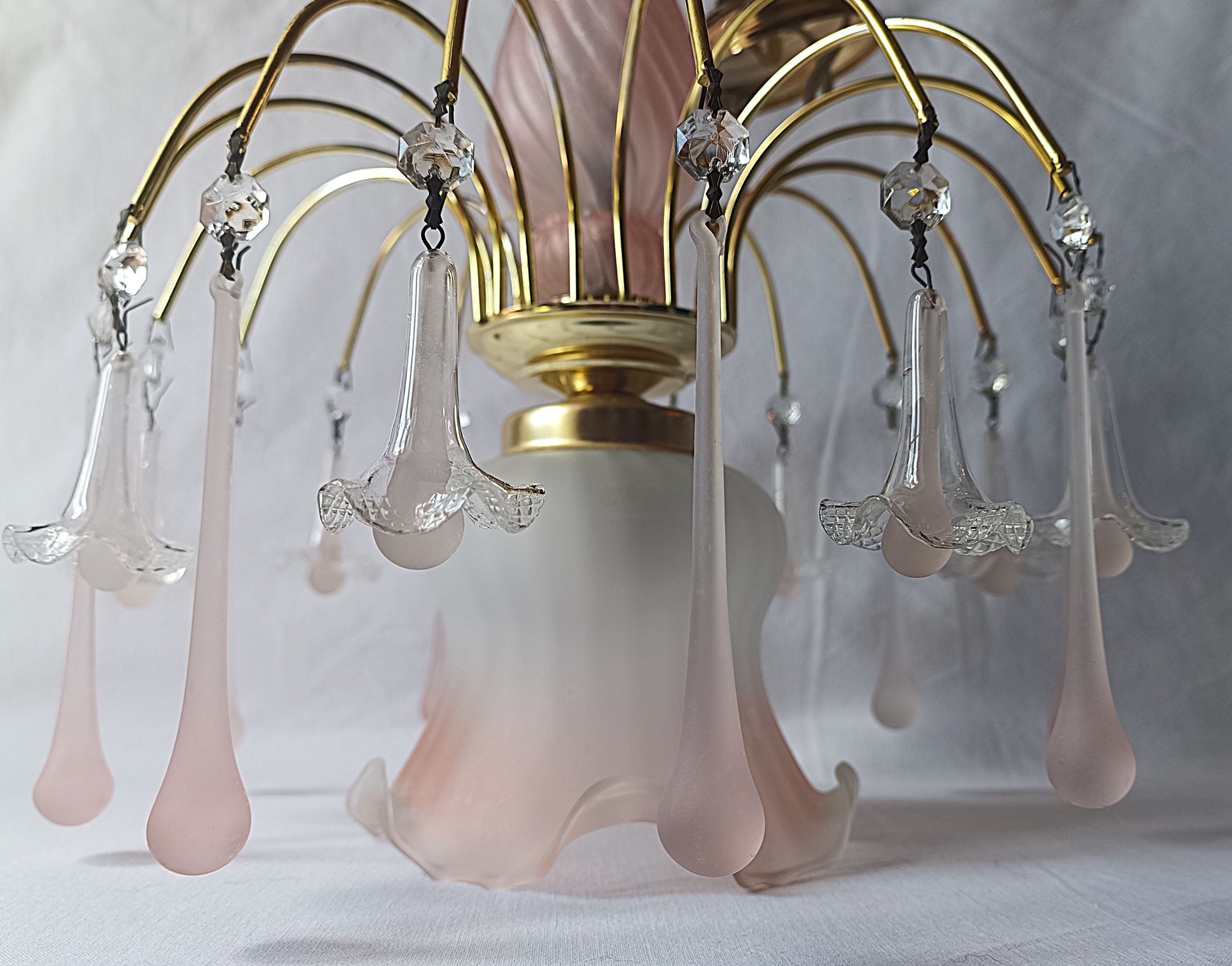 Lustre cascade pampille goutte et fleur verre rose vintage suspension luminaire