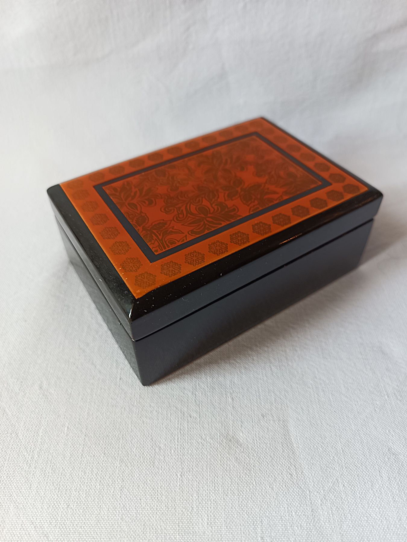 Ancienne boite vintage noire orange style laqué Années 50/70