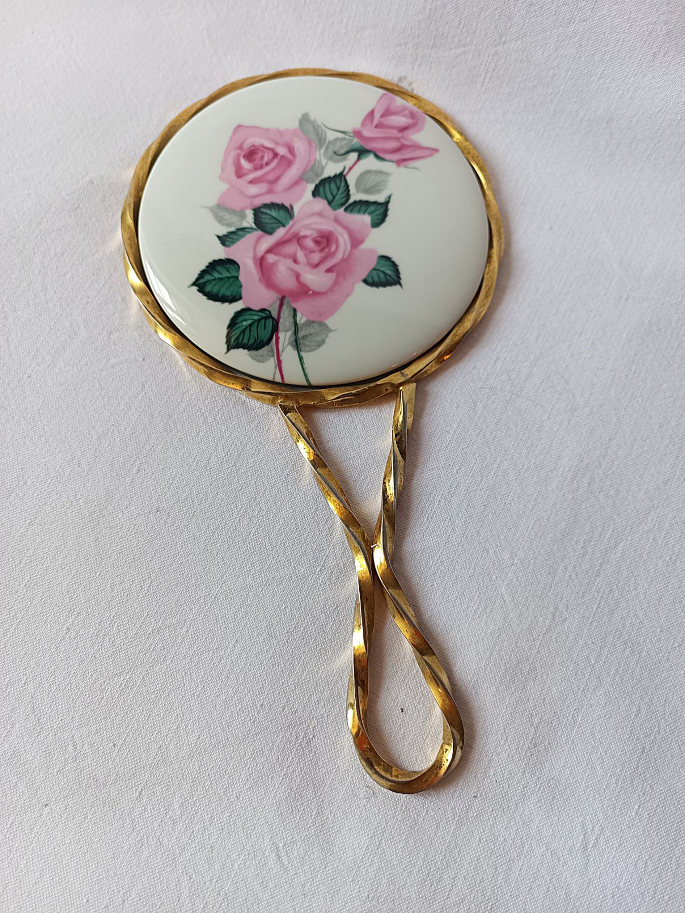 Ancien miroir à main de coiffeuse métal doré et porcelaine roses-vintage