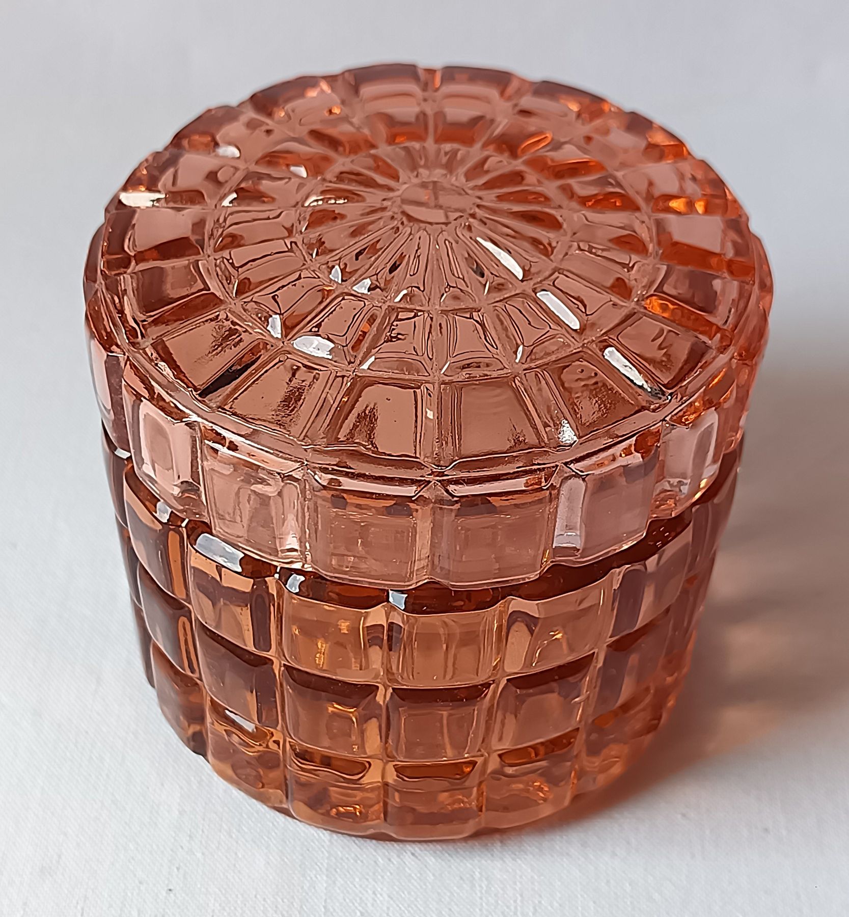 Ancienne Boîte à Poudre Art Déco en Verre Moulé Rose Saumoné - H8cm x D9cm