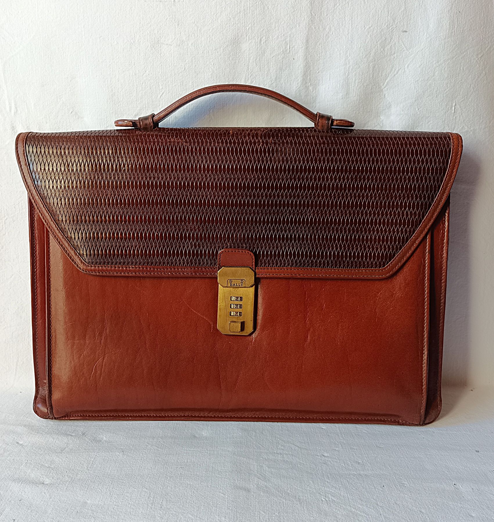 Porte-Documents / Cartable Vintage Bally – Cuir Cognac & Clapet Tressé – Serrure à Combinaison Laiton