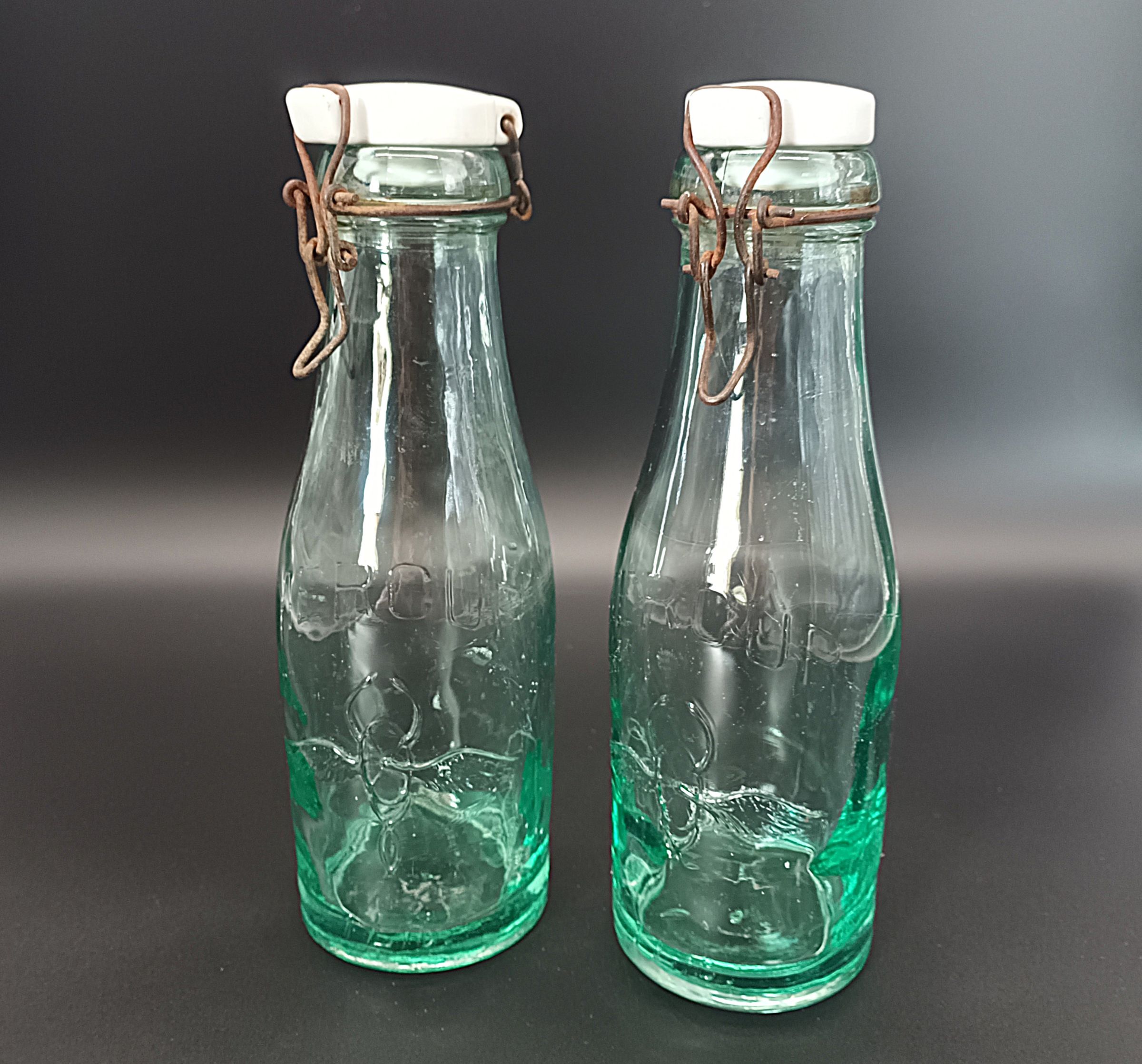 Paire de bouteilles à limonade anciennes MERCUR 1L Verre vert & bouchons porcelaine