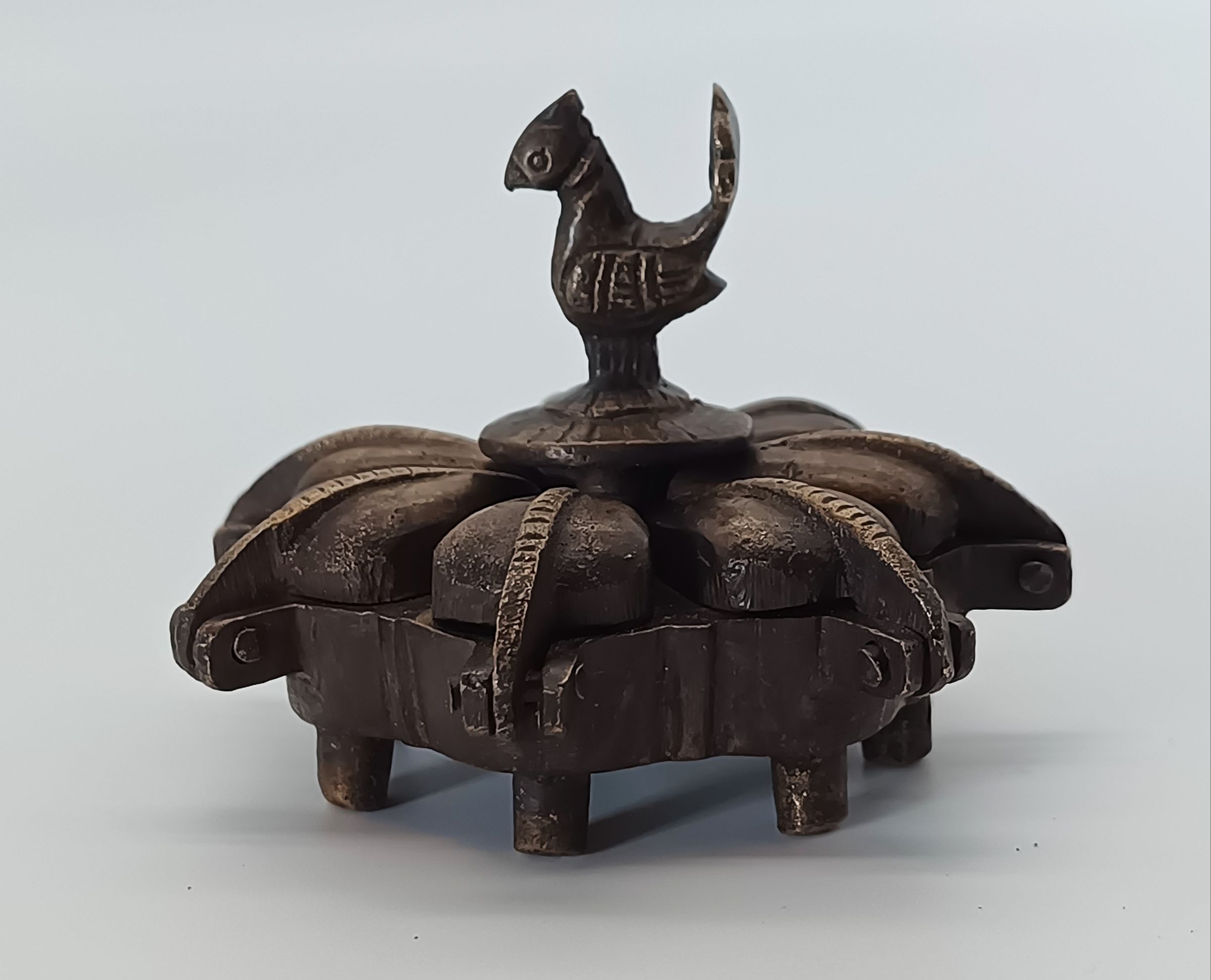 Boîte à Kumkum Tikka Articulée en Bronze Inde Boîtier à Poudres Sacrées Paon