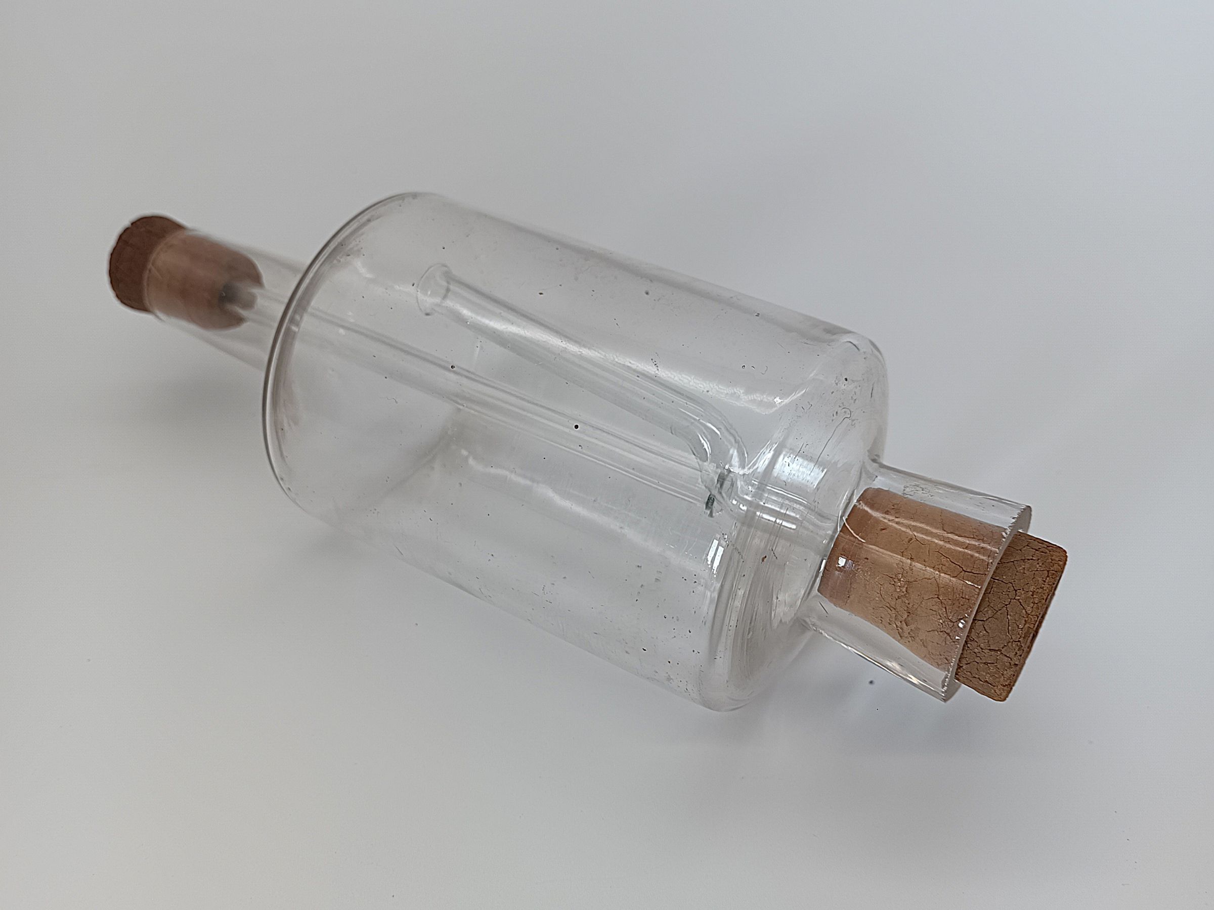 Ancien Bulbe de Fermentation en Verre et Liège Bonde Hydraulique Œnologie Cabinet de Curiosités