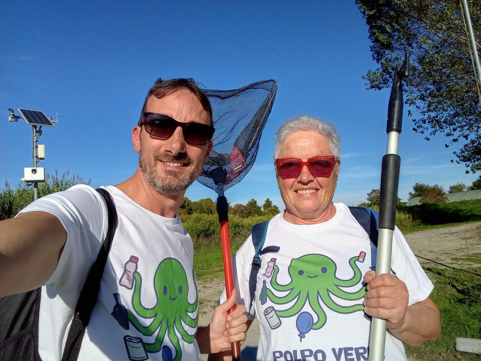 SABATO 04 LUGLIO PONTEDERA (PI):  POLPO VERDE SUL BATTELLO PER RIPULIRE IL FIUME ARNO