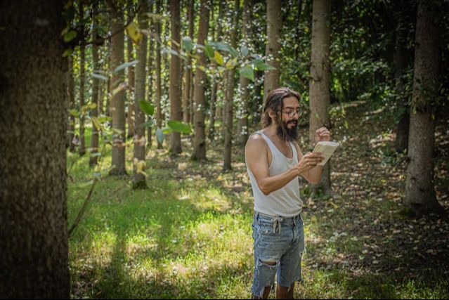 13 septembre-lecture sous les arbres