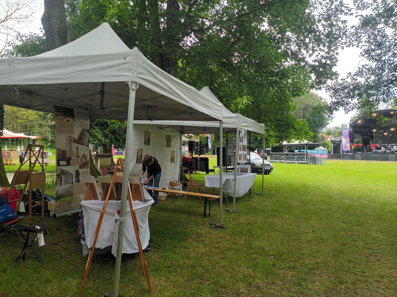 le stand de l'ARPA à l'entrée du village des associations au festival Othe Armance édition 2024