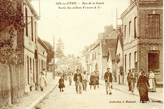 carte postale de la sortie de la rue Furgon à Aix-en-Othe