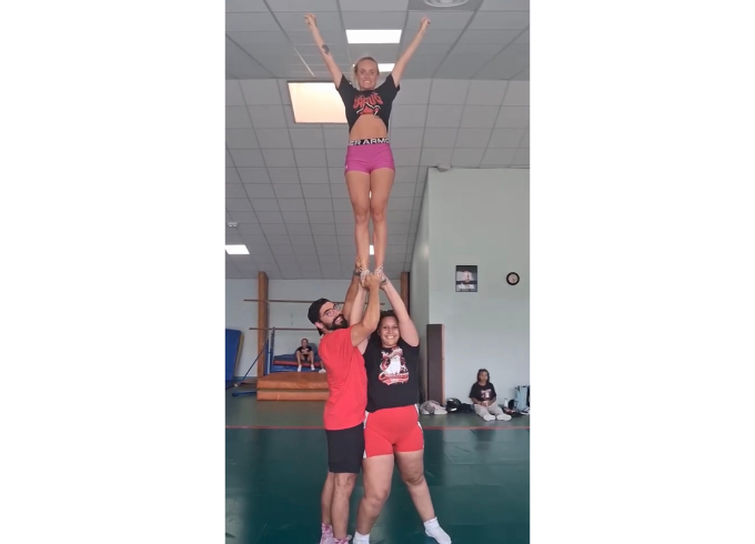 Laëtitia avec Teddy Simon et Simon Dalaison lors du Hermines Cheer Camp