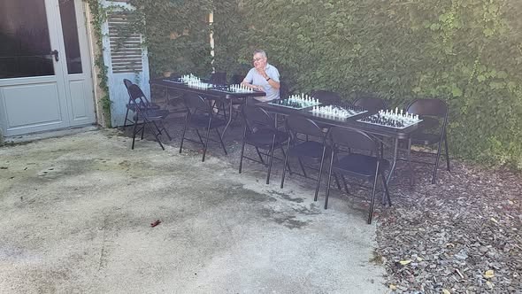 Le nouveau Président vous attend de pied ferme
