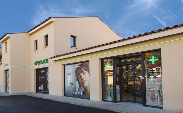 Pauline, Pharmacie du Rocher