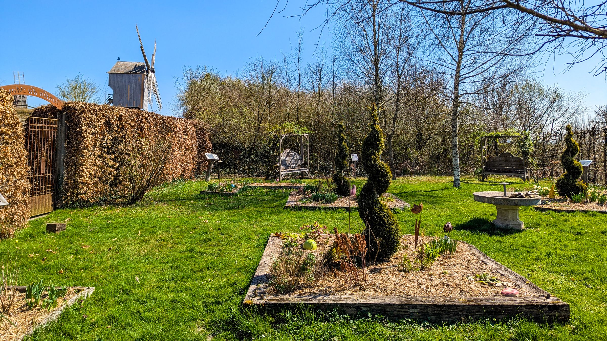 PHOTO JARDIN VUE MOULIN