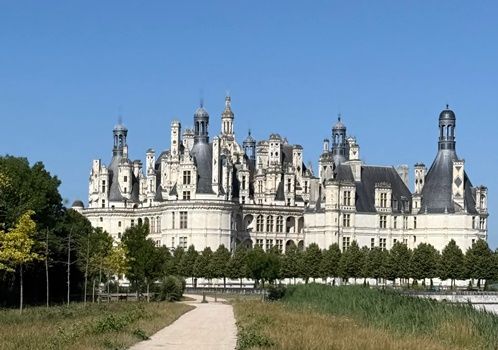 50km de SAINT-DYE  (Chambord)