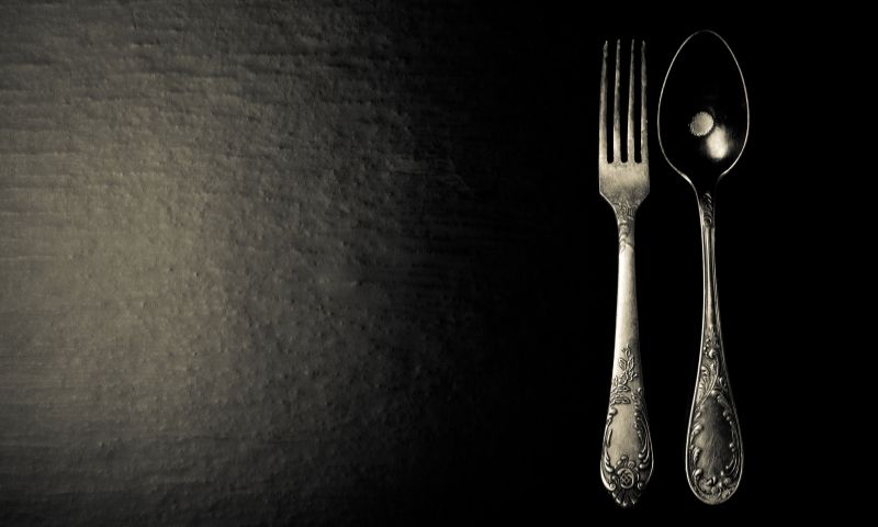 Souper dans le noir